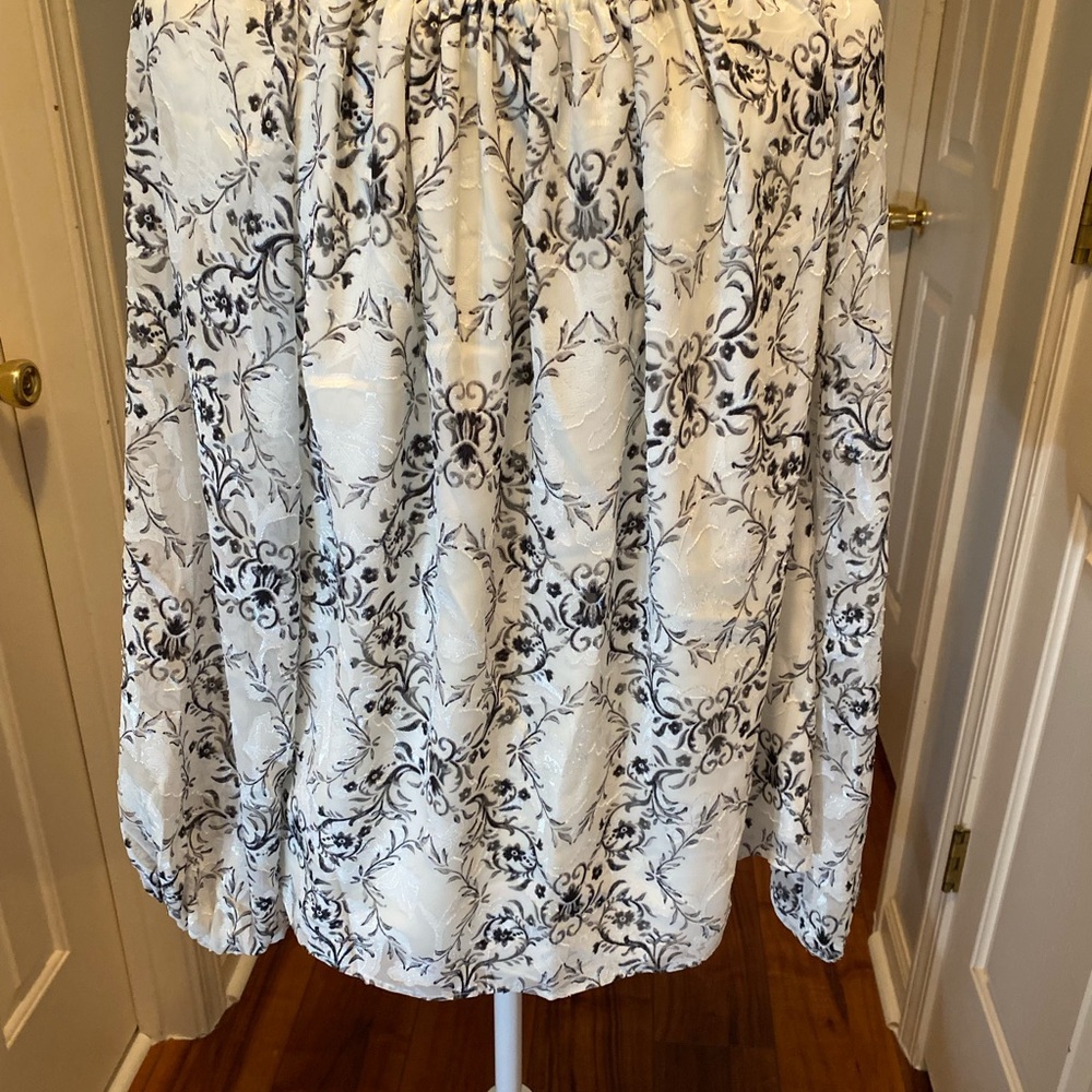 White House Black Market Elegant Black and White Patterned Blouse - Picture 8 of 13